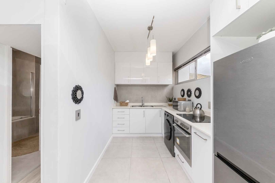 To Let 1 Bedroom Property for Rent in Sea Point Western Cape